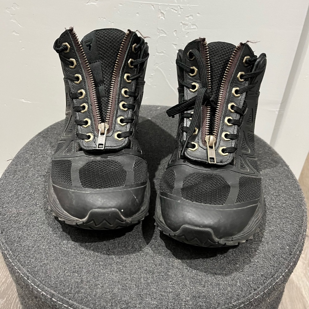 Bates rush mid boots